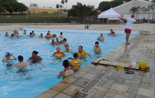 Sesi participa de treinamento de salva-vidas