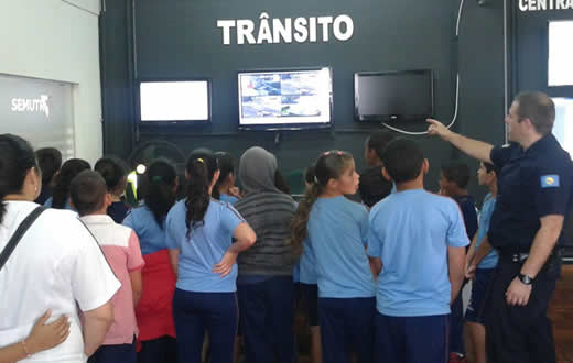 Patrulha da Paz realiza atividades no trânsito