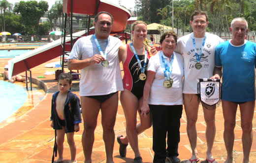 Equipe máster da AAB estréia com 15 medalhas