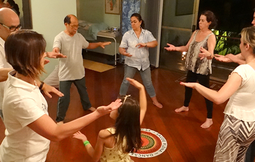 Terapeuta traz cursos que integram artes corporais