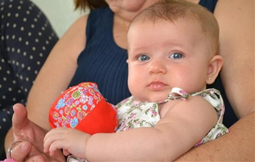 Leitura estimula bebê a imitar sons e palavras