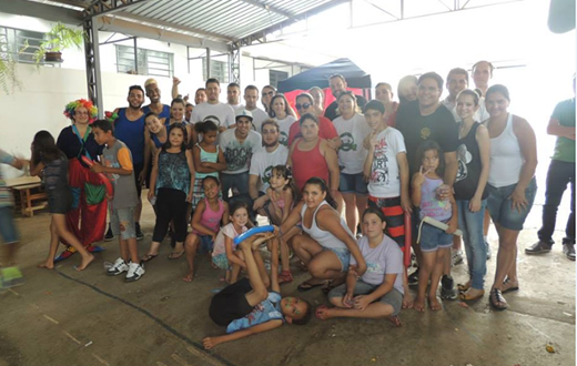 Alunos da Unifac desenvolvem trabalho social