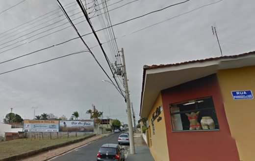 Mulher é roubada e agredida em frente ?  sua casa