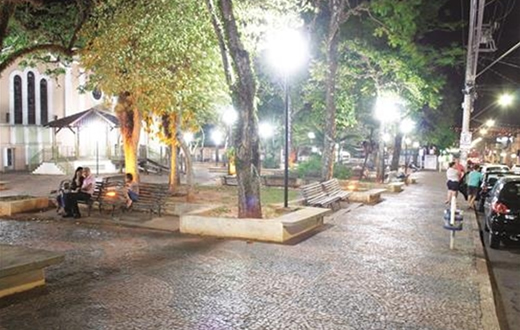 Obras já trocou mais de 250 bicos de luz em praças