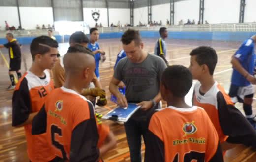 Equipes da AAB estão nas finais do Circuito de Futsal