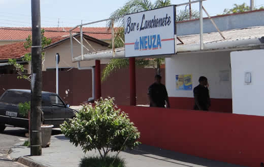 Dupla agindo em moto rouba bar no Jardim Paraíso