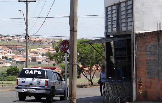Ladrão invade mercado e leva todo dinheiro do caixa