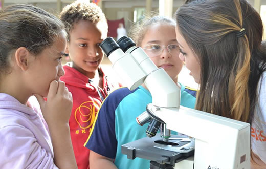 Feira de Profissões reúne estudantes e autoridades