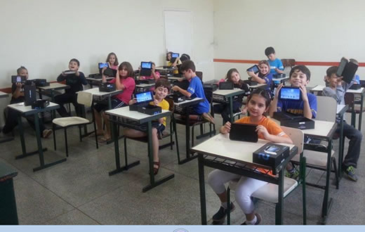 Colégio Unifac utiliza tablets para o aprendizado