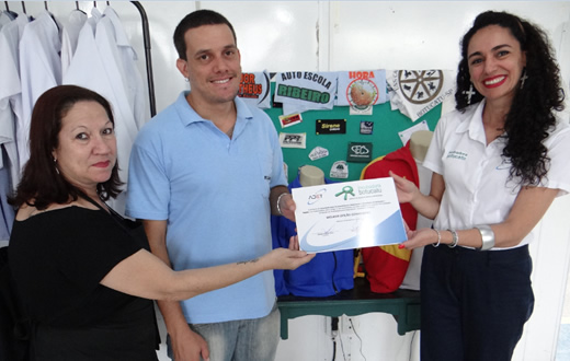 Incubadora gradua empresa de confecções com diploma