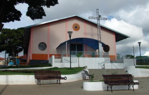Guarda Municipal averigua danos em igreja