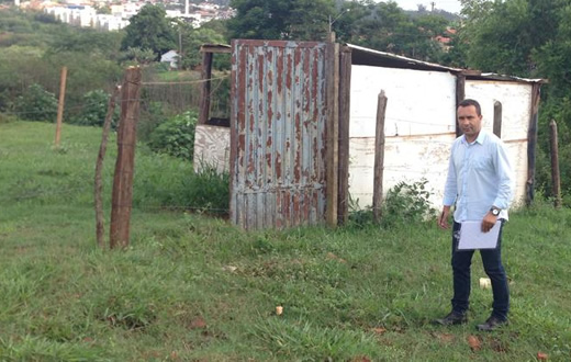 Defesa Civil flagra invasão em área pública