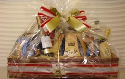 Universitários arrecadam cestas de natal para carentes