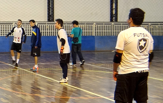 Derrota não tira chance de título do futsal da AAB