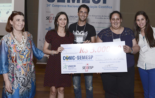 Alunos da Unifac destacam-se em congresso científico