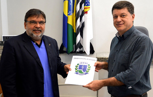 Projeto prevê benefícios a 8.400 caminhoneiros