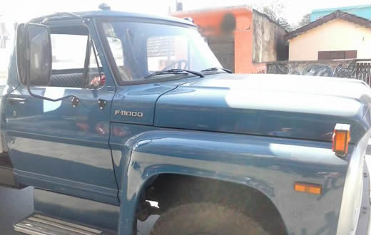 Dupla é presa após invadir casa e roubar caminhão