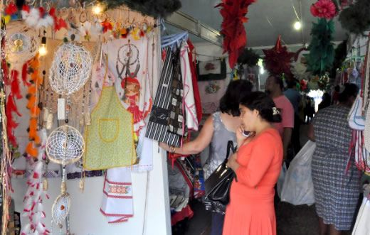 Prefeitura promove Feira de Natal na Praça do Bosque