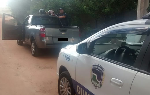 Guardas municipais recuperam veículo roubado
