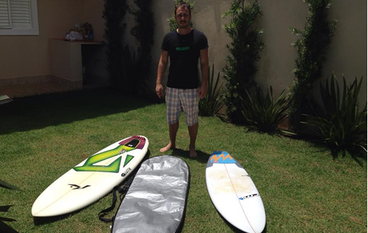 Botucatuense surfa com campeão Gabriel Medina
