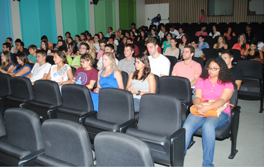Alunos do 6º de medicina iniciam ano letivo dia 12