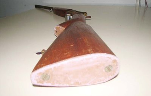 PM apreende espingarda irregular na Vila dos Lavradores