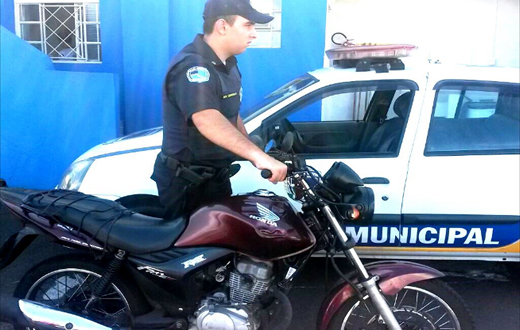 GCM flagra moto irregular em acidente de trânsito