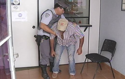 Rodoviária prende caminhoneiro embriagado na Castelinho