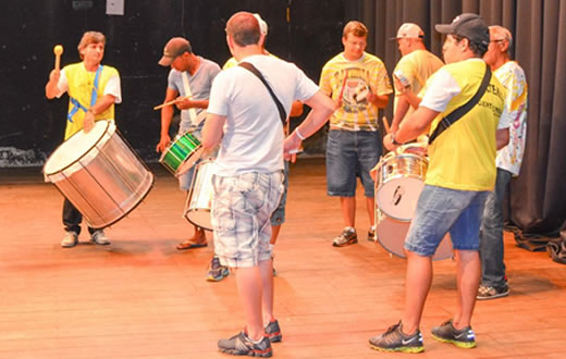 Enredos  diversificados são criados para o carnaval
