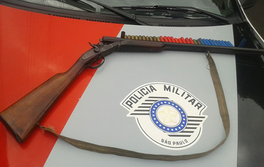 Equipe Alpha da PM aprende espingarda e munições