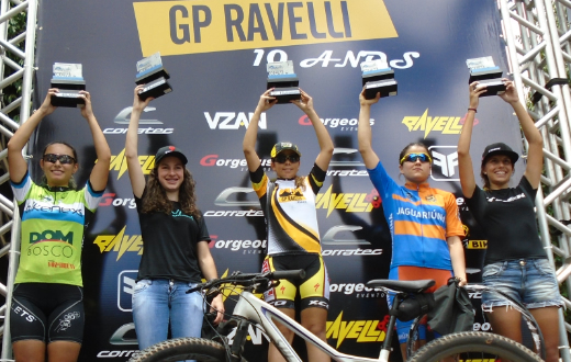 Larissa Brasa inicia temporada de 2015 com bons resultados