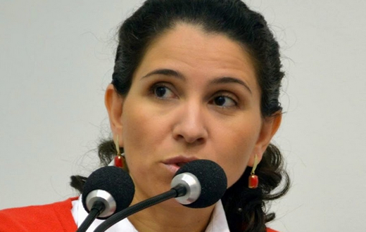 Vereadora cobra desconto em passagem de ônibus