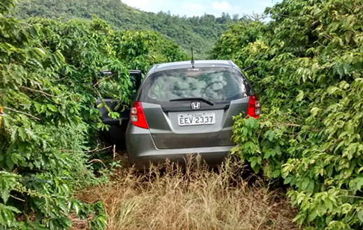 PM localiza carro do assalto a banco em Pardinho