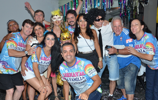 Carnaval nos clubes contou com a presença de muitos foliões