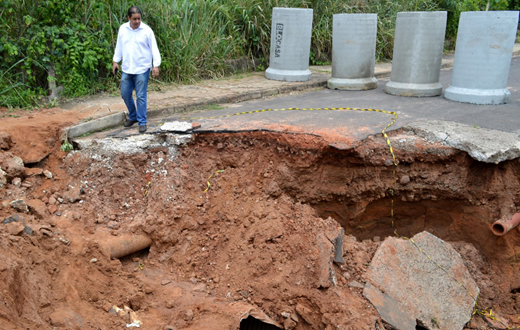 Vereador visita locais prejudicados pelas chuvas