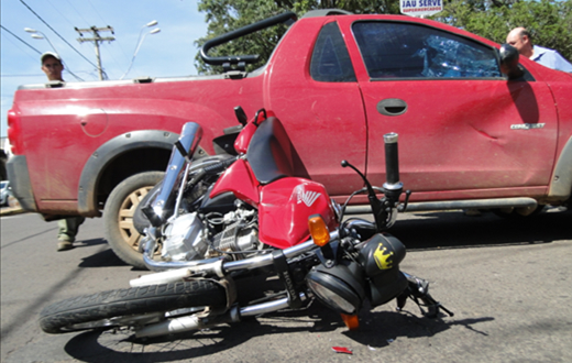 Acidente envolve Montana e motocicleta no centro da Cidade
