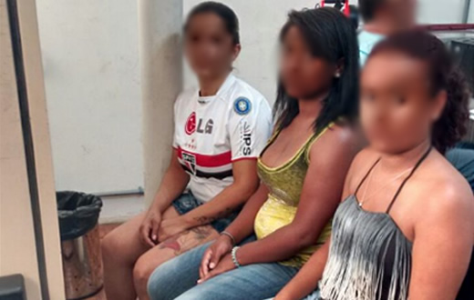 Mulheres usam carrinho de bebê para furtar supermercado