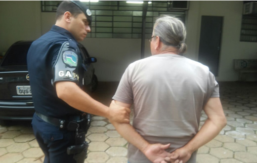 Procurado é preso quando tentava tirar documentos