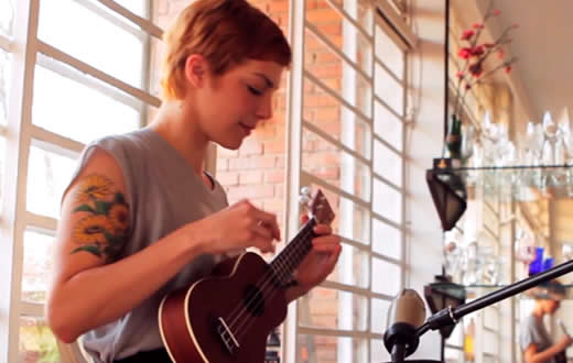 Teatro Municipal recebe show com Bárbara Eugenia