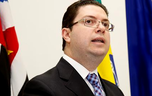 Bebê de 10 meses é encontrado em situação precária