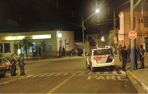Assaltante é morto a tiros em confronto com a polícia