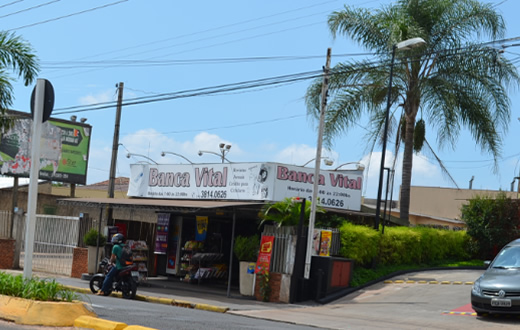 Banca de revistas é assaltada por dupla de marginais