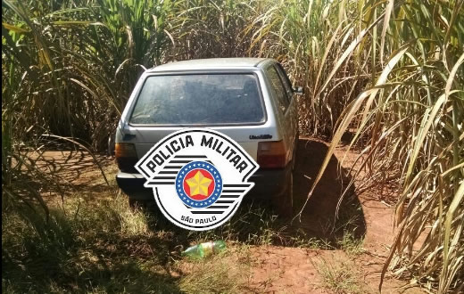 PM localiza veículo produto de furto em canavial