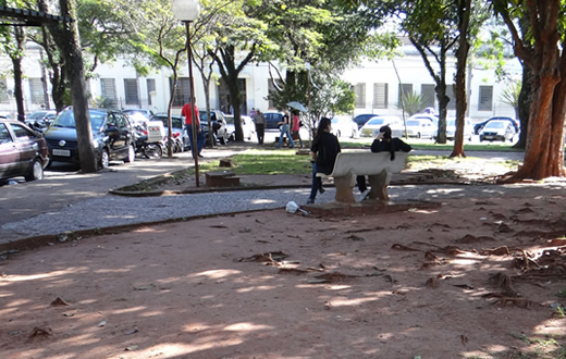 PM flagra adolescente conduzindo motocicleta furtada