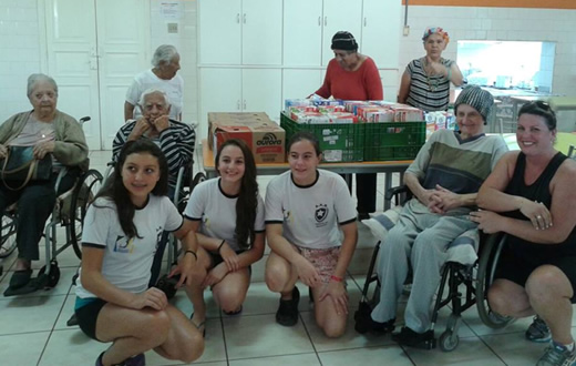 Natação da AAB organiza doação ao Asilo