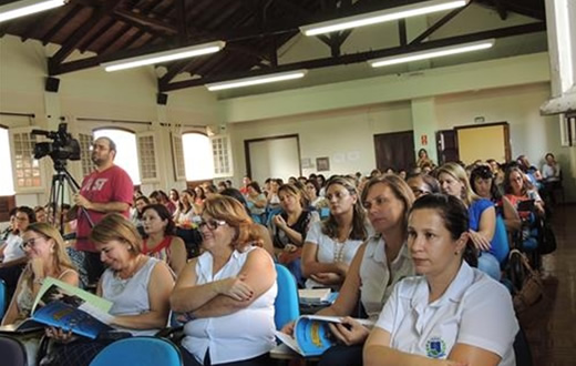 Educadores da Rede de Ensino recebem palestra