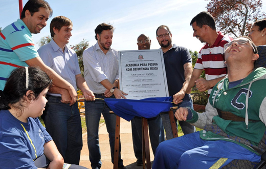 Inaugurada academia ao ar livre para deficientes físicos