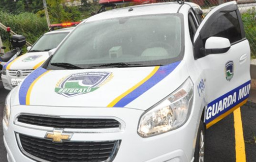 Filho desloca ombro do seu pai em luta corporal