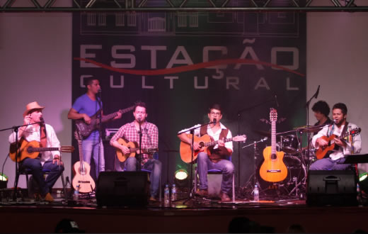 Violeiros 4 Cantos se apresentam em Botucatu