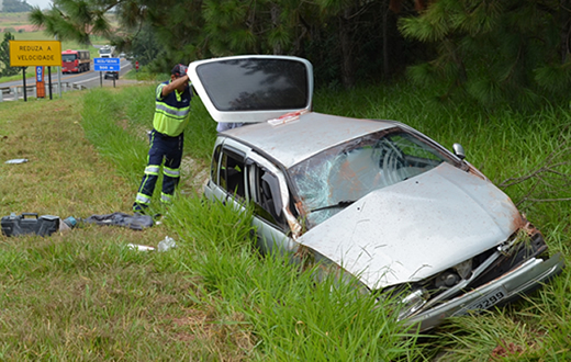 Jovem escapa da morte em acidente na SP-300